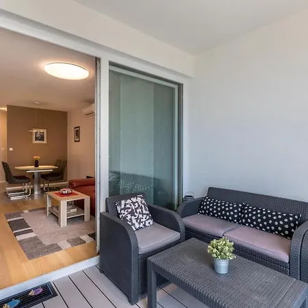 Faye Apartment *